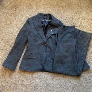 H&M Women's Blazer & Pants Suit Size 8